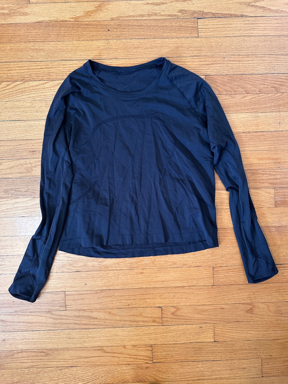 lululemon swiftly Long Sleeve Crew Top - Black with thumb holes